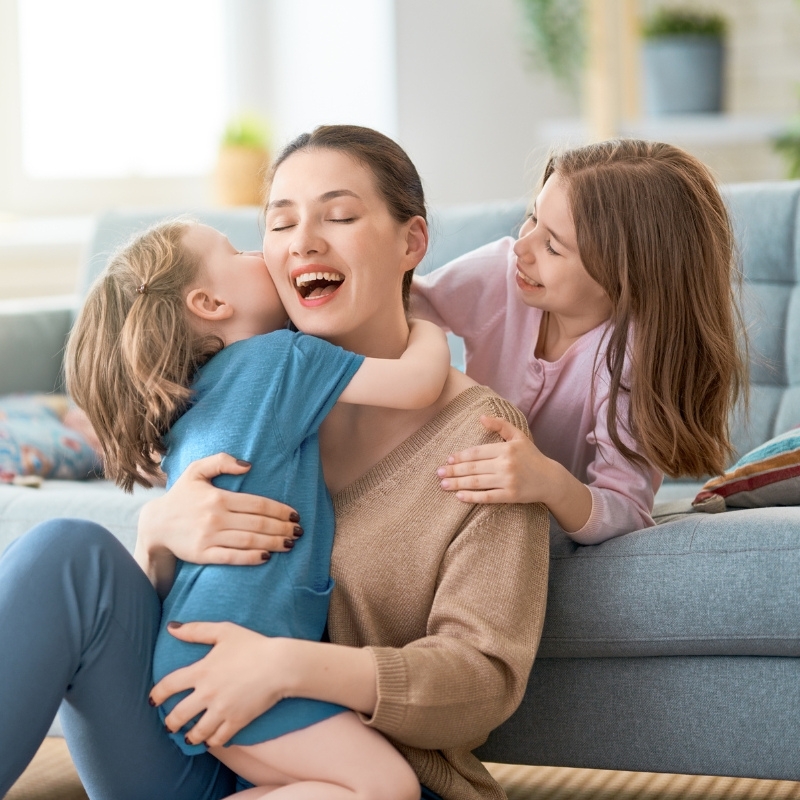 Risadas e Aprendizado: Os Benefícios Inestimáveis das Brincadeiras em Família