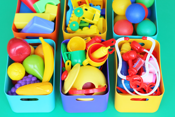 Brinquedos de plástico: Será que oferecem riscos para as crianças?